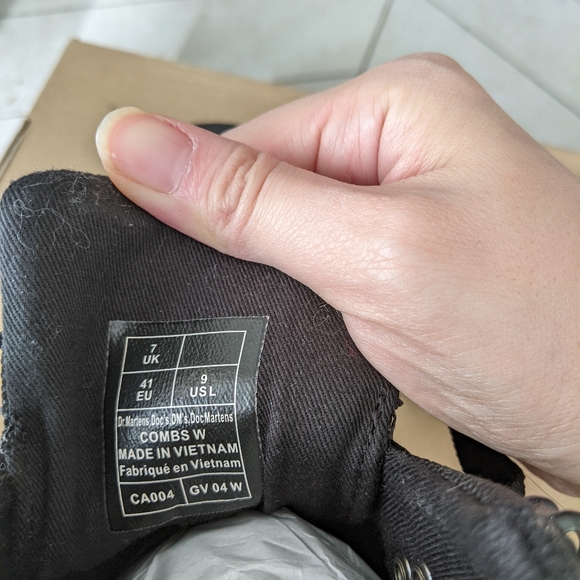 BNWT Dr. Martens Combs Boots - Picture 5 of 6